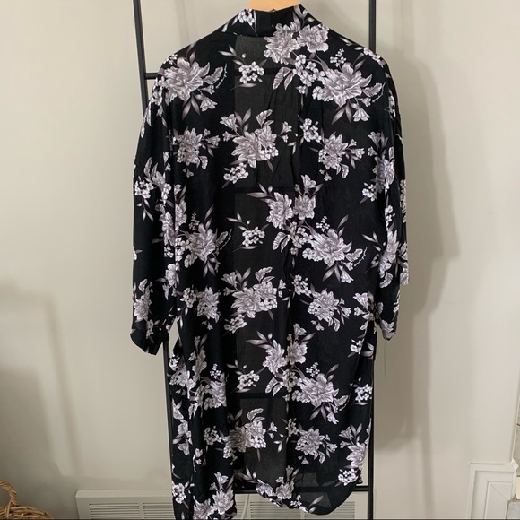 Floral kimono - Picture 3 of 3